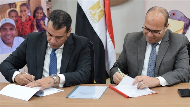 جانب من توقيع البروتوكول