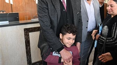 لقاء مفتوح بالغربية.. المحافظ يستقبل المواطنين ويعد بحلول سريعة لمشاكلهم