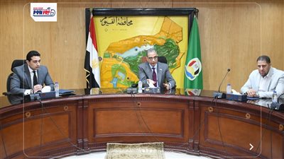 اجتماع موسع بمحافظة الفيوم لمتابعة خطة رصف الطرق بالمراكز