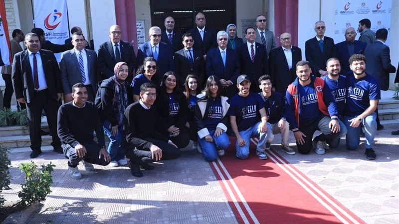 تكريم الطلاب الفائزين