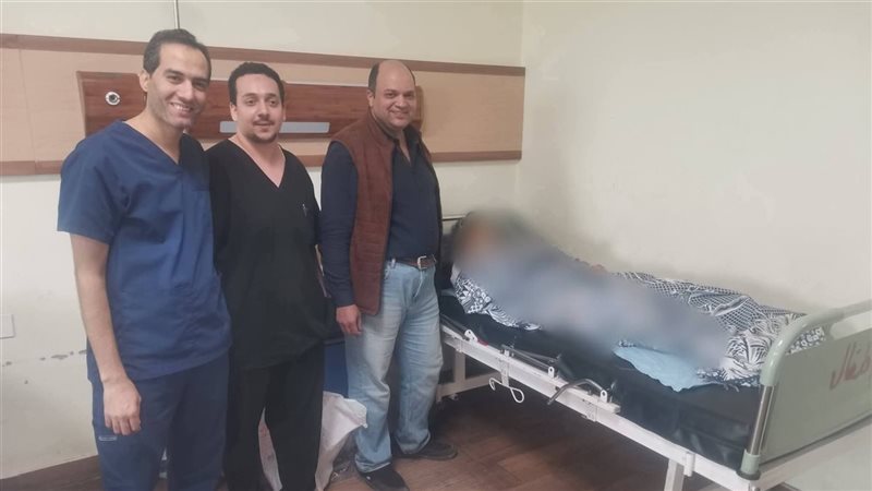 فريق طبي متخصص بمستشفى