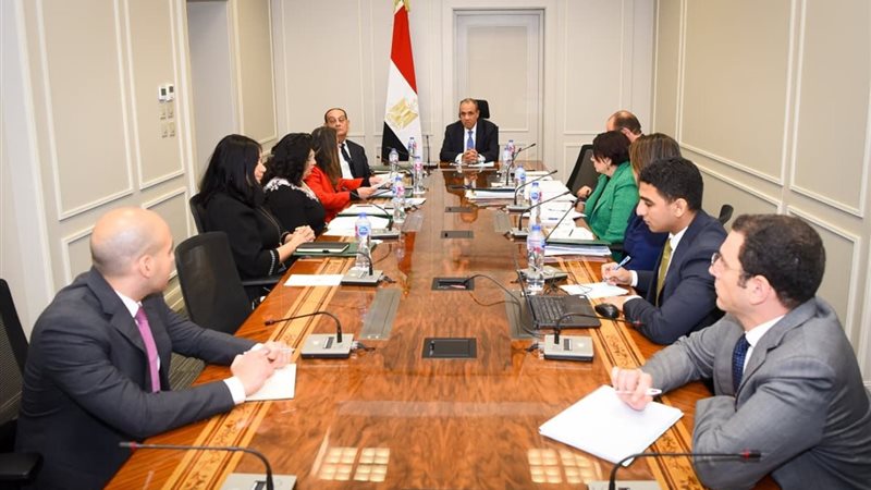 وزير الخارجية يجتمع