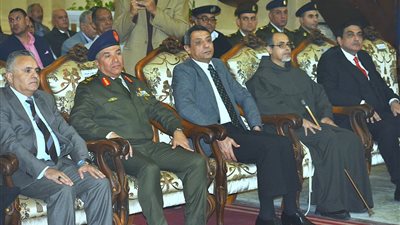 محافظ  والقيادات العسكرية والأمنية يهنؤون الأخوة الأقباط بعيد الميلاد المجيد