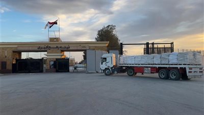 الهلال الأحمر يدفع 5900 طن مساعدات إنسانية و شتوية عبر قافلة «زاد العزة» 