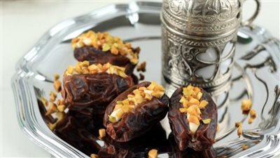 بلح بالشوكولاتة والمكسرات في 10 دقائق طعم فاخر بدون فرن 	
