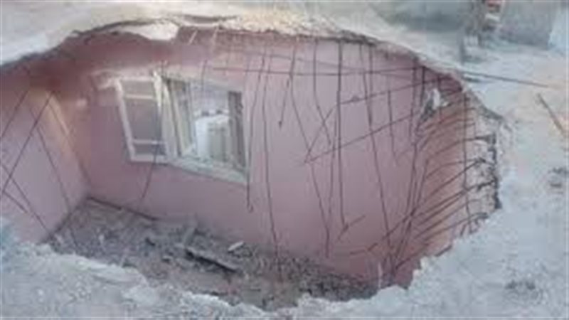 سقوط جزئي لسقف شقة