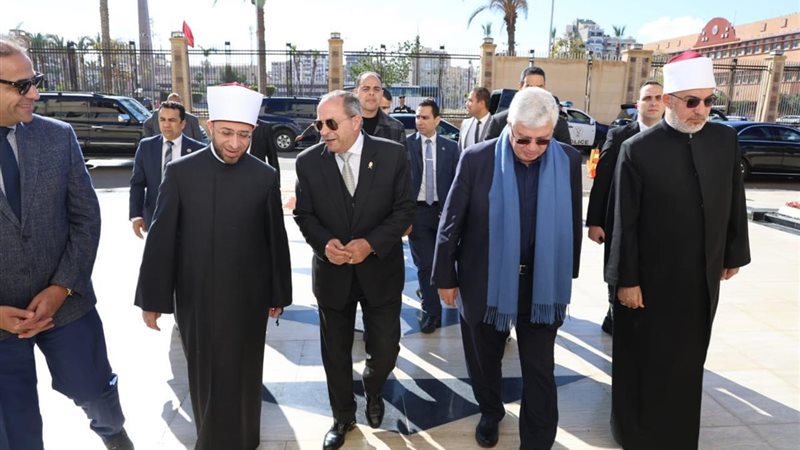 وزير الأوقاف بالمسجد