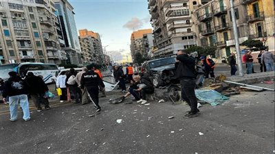 6 مصابين في تصادم ميكروباص وملاكي في شارع أبو قير بالإسكندرية
