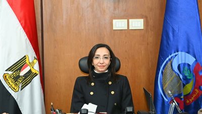 «عازر» توجه رسالة للمرأة البحراوية بعد قرار منع جلوس السيدات بجوار السائقين
