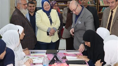 مدرسة الشهيد هشام كمال طعمة ببنى سويف الأولى في المكتبات النموذجية