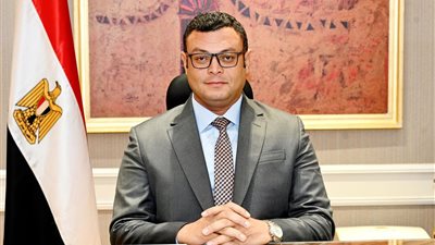 وزير الإسكان يختتم جولته بتفقد المحاور والطرق بمدينة الشروق