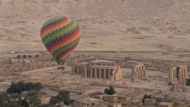 البالون الطائر  فى