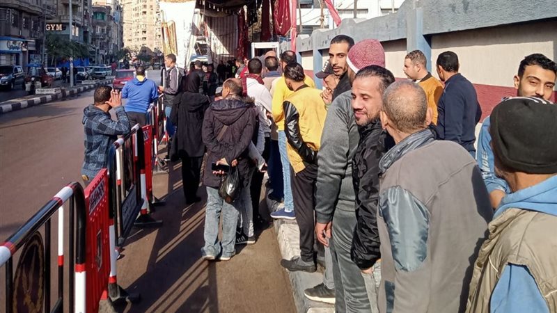 استمرار توافد الناخبين