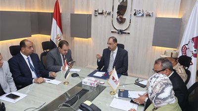 لليوم الثاني.. غرفة العمليات الرئيسية بسوهاج تتابع انتظام سير الانتخابات