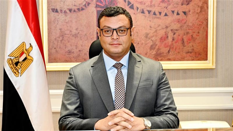 وزير الإسكان المهندس