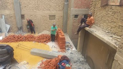 استجابة لشكاوى المواطنين.. إزالة مخالفة بناء في المهد بحي الأربعين بالسويس 