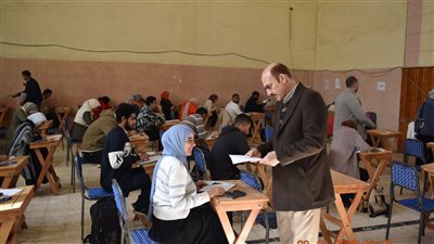 رئيس جامعة مدينة السادات يتابع انتظام الامتحانات ويوجه بتوفير سبل الدعم للطلاب