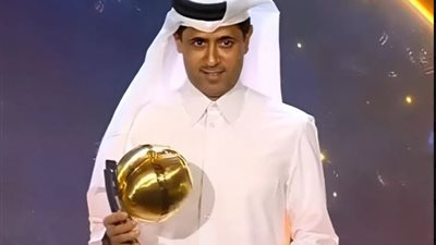 ناصر الخليفي يتوج بجائزة أفضل رئيس ناد في العالم بحفل جلوب سوكر