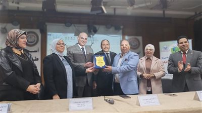 جامعة المنوفية تُكرم مديرية العمل خلال ندوة موسعة حول 