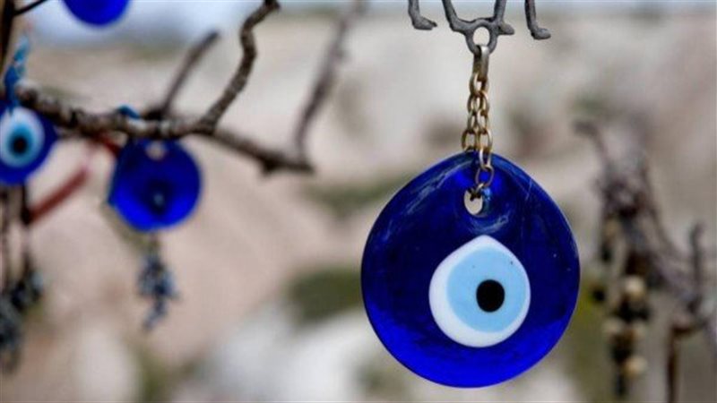 الخرزة الزرقاء 