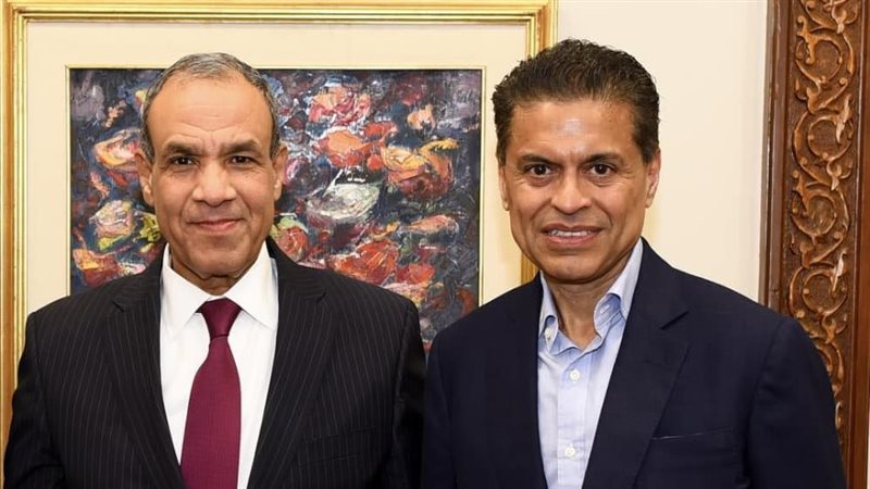 وزير الخارجية والإعلامي