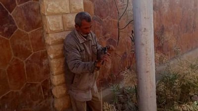 استعدادا لعيد الميلاد.. حي الأربعين بالسويس يرفع كفاءة الإنارة وينظف الشوارع