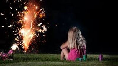 نصائح لحماية الأطفال خلال مشاهدة الألعاب النارية في رأس السنة
