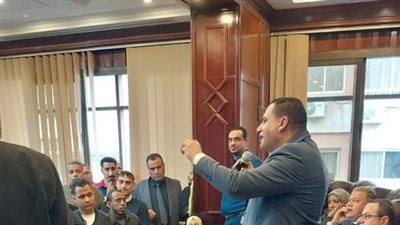 محمود بلاسى: حل مشكلات البقالين أولوية لضمان انتظام وصول السلع التموينية
