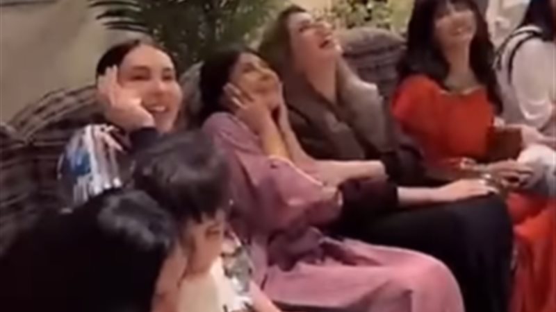 إلهام الفضالة وصديقاتها
