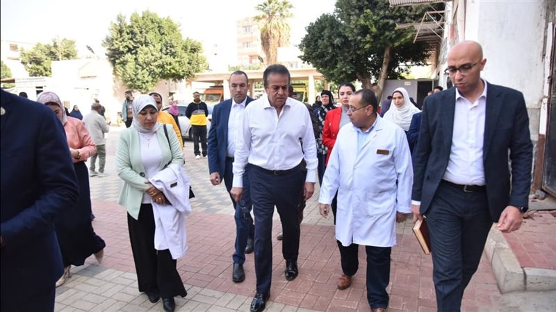 جانب من زيارة وزير