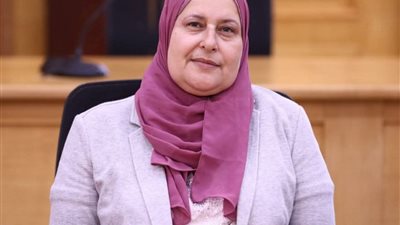 طالبات كلية التمريض بالقاهرة يصممن نموذج 