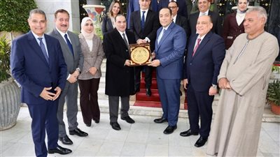 محافظ المنوفية يبحث عددا من المشروعات التنموية والخدمية التي تهم المواطنين 
