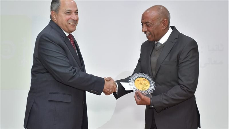 تكريم السكرتير العام