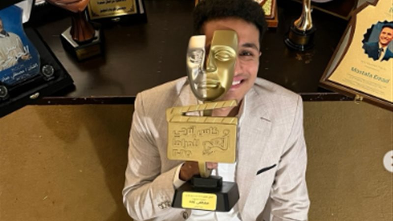 مصطفى عماد