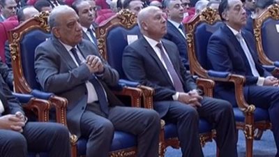 «مدبولي» يشاهد فيلما تسجيليا بعنوان «سيماف عراقة وتطوير»