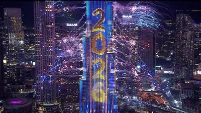 الألعاب النارية في الإمارات احتفالًا بالعام الجديد 2026.. البث المباشر الآن