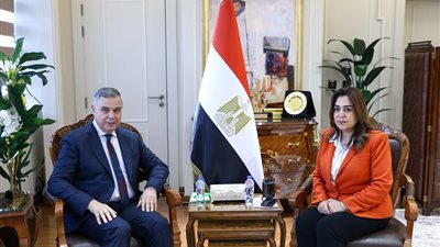 وزيرة التنمية تبحث مع محافظ الإسكندرية منظومة التصالح والتقنين والنظافة