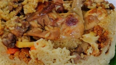 وصفة منزلية للمقلوبة بالدجاج والزهرة بطعم شهي ومضمون