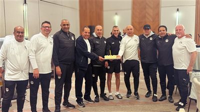 منتخب مصر بحتفل بعيد ميلاد نجوم البعثة خلال تواجدهم في معسكر الفريق
