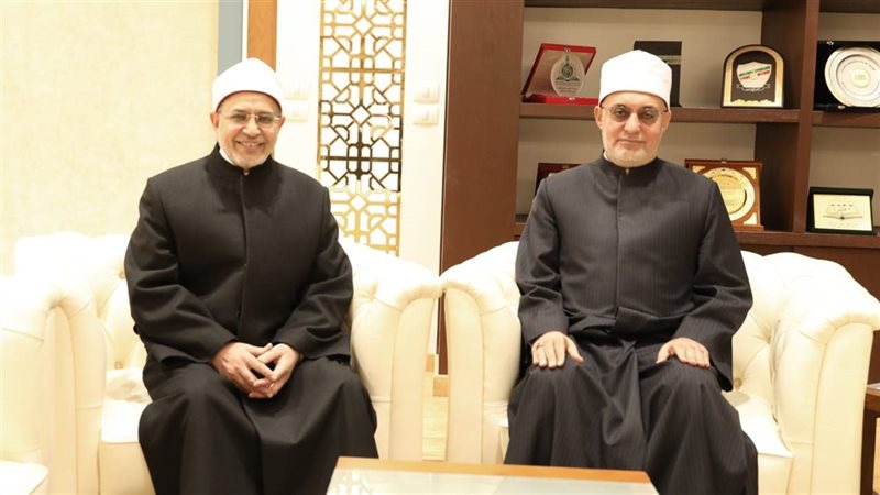 المفتي ورئيس جامعة