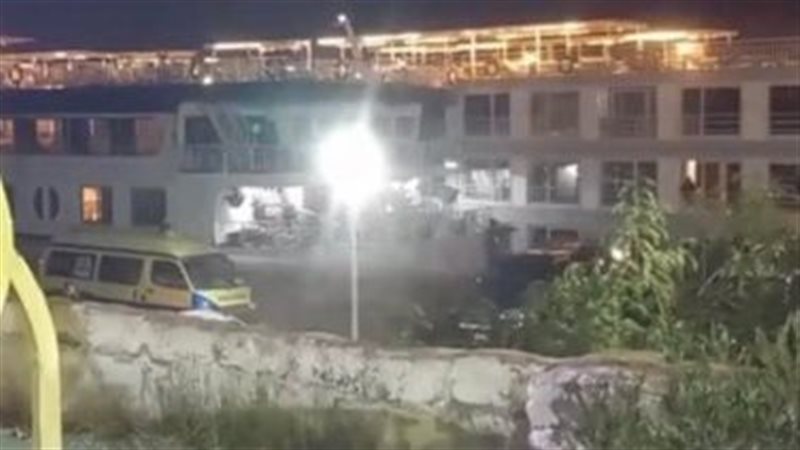 الفندق العائم