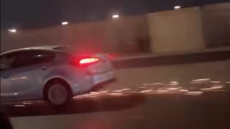 السيارة