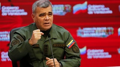 مصادر فنزويلية: منزل وزير الدفاع تعرض للقصف في انفجارات العاصمة كاراكاس