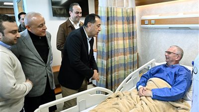 أثناء جولة مدبولي.. سائح إنجليزي الجنسية: أتلقى علاجا فندقيا عالي المستوى