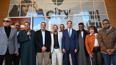 رئيس الوزراء يتفقد حمام السباحة الأوليمبي 