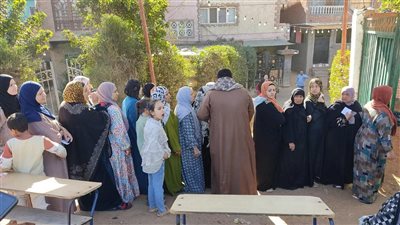 توافد كثيف للناخبين على لجان منشأة القناطر بالجيزة