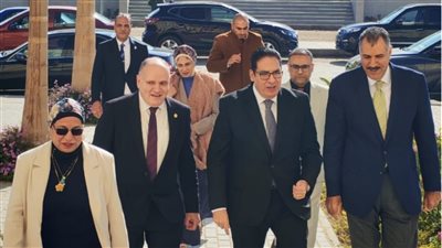 رئيس جامعة القاهرة يتفقد امتحانات الجامعة الأهلية والفرع الدولي 