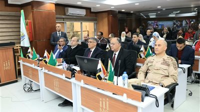 محافظ الجيزة يتابع انتظام العمل بلجان جولة إعادة انتخابات مجلس النواب 