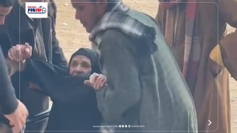مسنة تدلي بصوتها