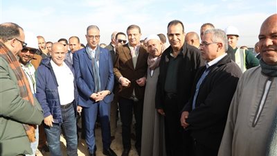 وزير الزراعة ومحافظ الفيوم يتفقدان أعمال الصرف والري بزمام الـ 16 ألف فدان